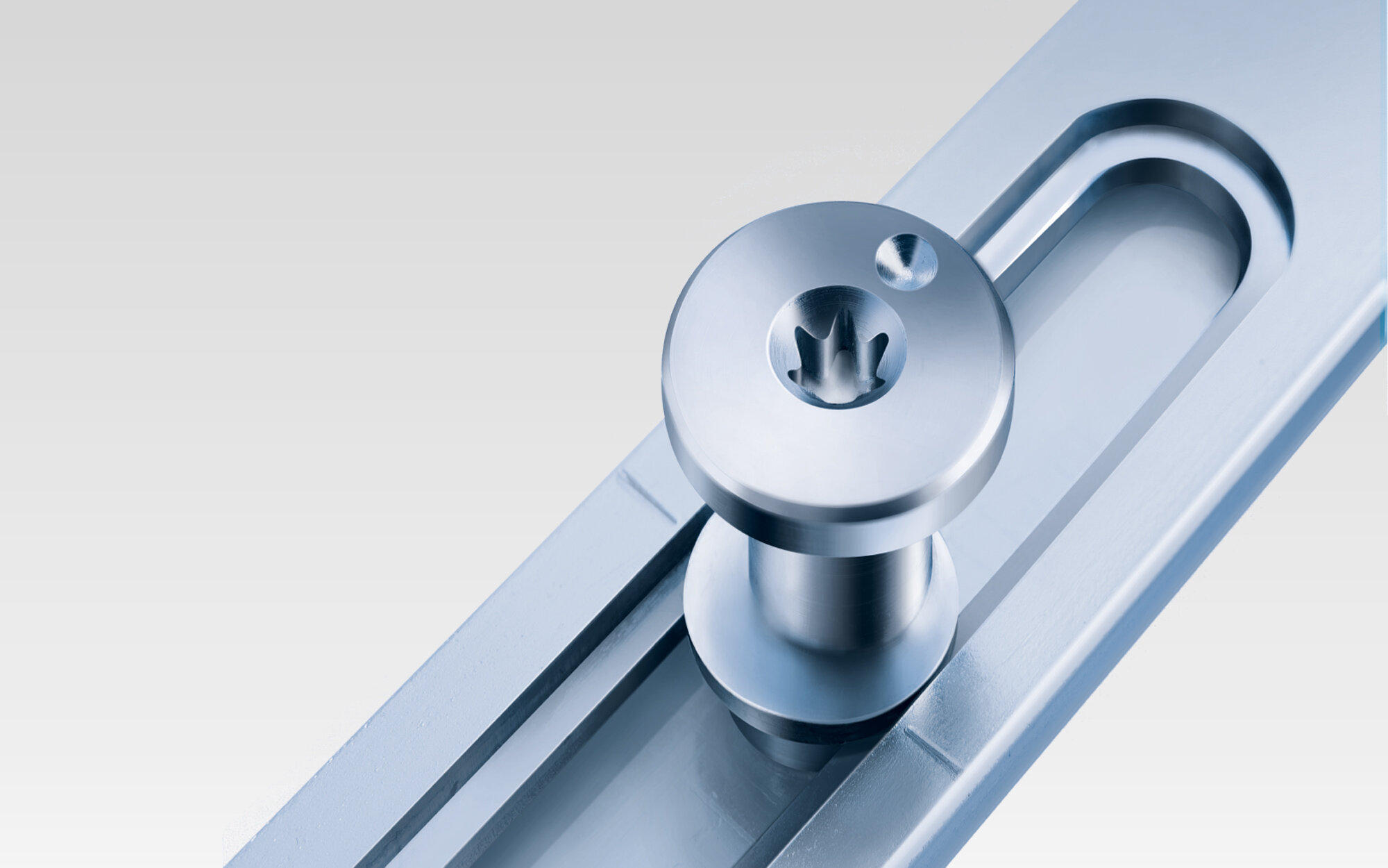Metallischer Spannbolzen in Nutführung aus Stahl