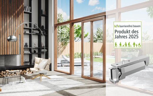 Moderner Wohnraum mit großer Hebeschiebetür aus Holz und Gartenblick