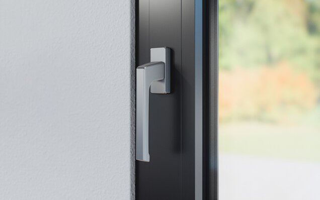 Aluminiumfenster mit Fenstergriff DIRIGENT