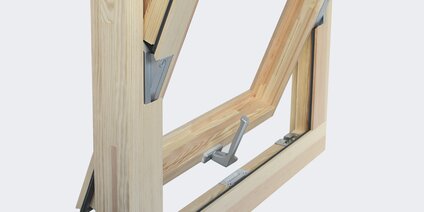 Holzfenster mit UNITAS Schwingbeschlag in Offenstellung