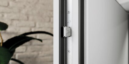 Wohnungseingangstür aus Kunststoff mit Verschlusssystem GU SECURY MR2, Detailansicht Massivriegel