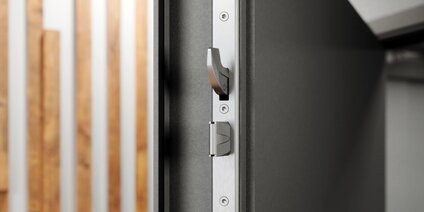 Wohnungseingangstür aus Metall mit Verschlusssystem GU SECURY DR, Detailansicht Doppelriegel