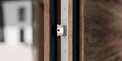 Eingangstür Ladengeschäft aus Holz mit Verschlusssystem GU SECURY Automatic Panik E, Detailansicht Automatic-Fallenriegel