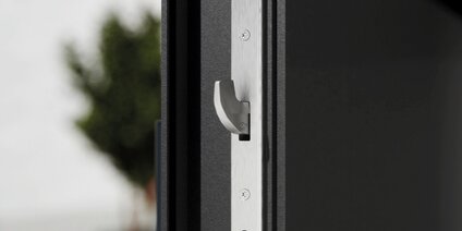 Abschlusstür Objekt aus Metall mit Verschlusssystem SECURY ePOWER Panic, Detailansicht Schließhaken
