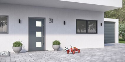 Moderner Hauseingang mit Pflanzgefäßen Hauseingangstür mit Mehrfachverriegelung