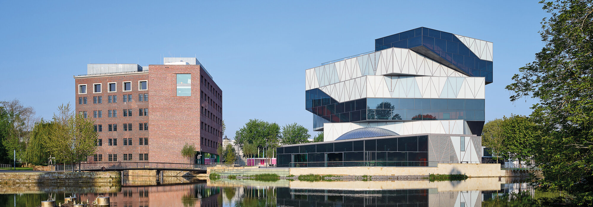 Modernes Museum mit auffälliger Architektur