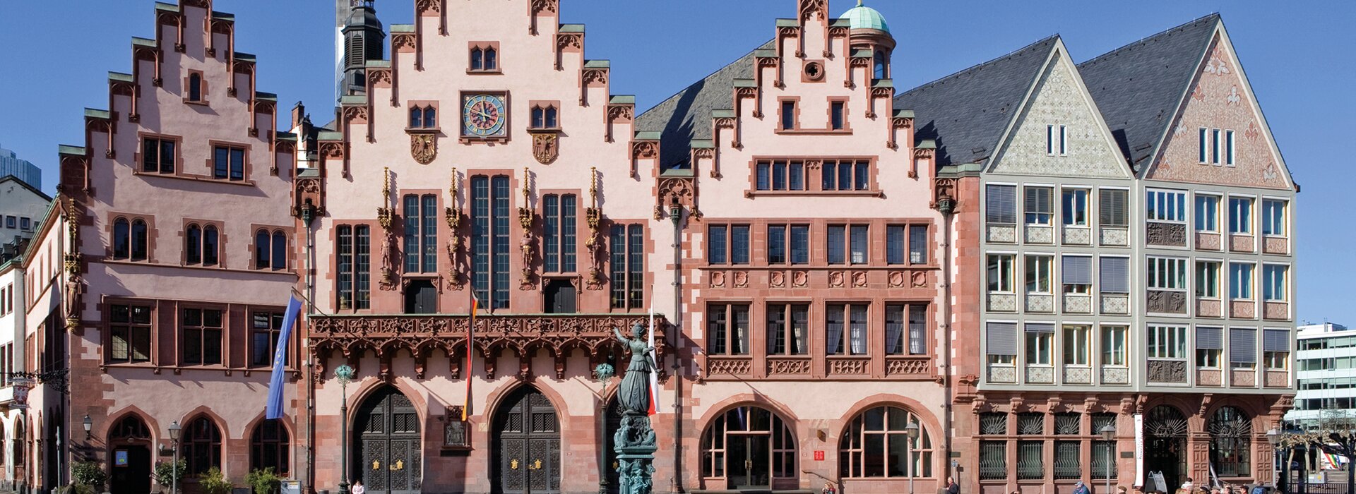 Gotisches Rathaus mit Treppengiebeln