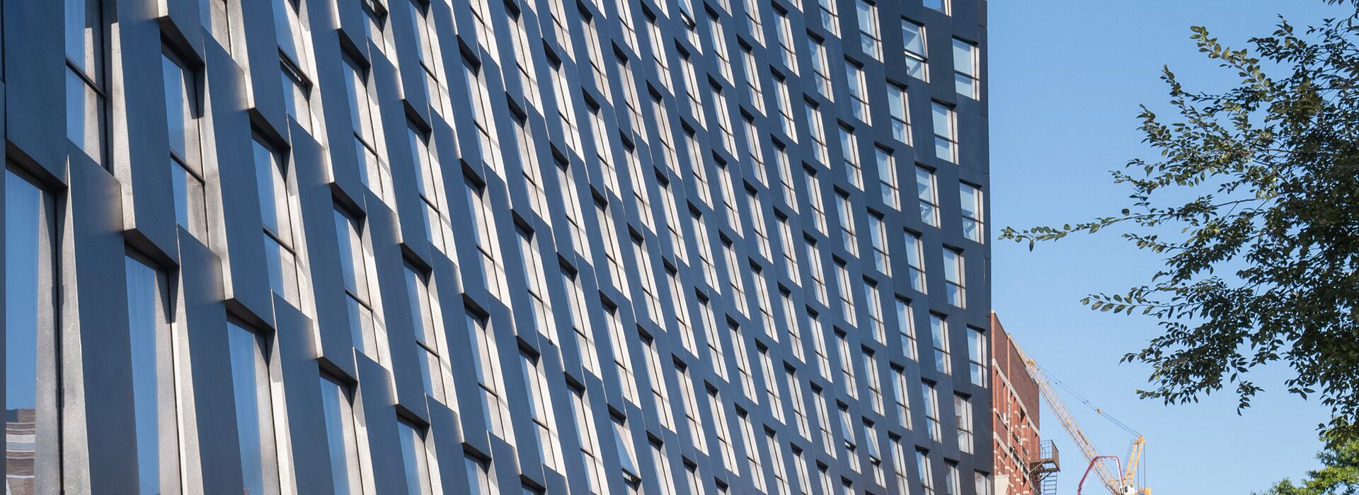 Fassade eines modernen Bürogebäudes