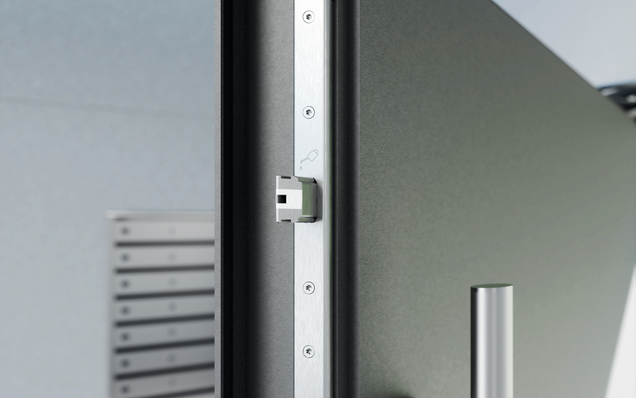 Eingangstür Mehrfamilienhaus aus Metall mit Verschlusssystem GU SECURY Automatic3 TEOR, Detailansicht Automatic-Fallenriegel